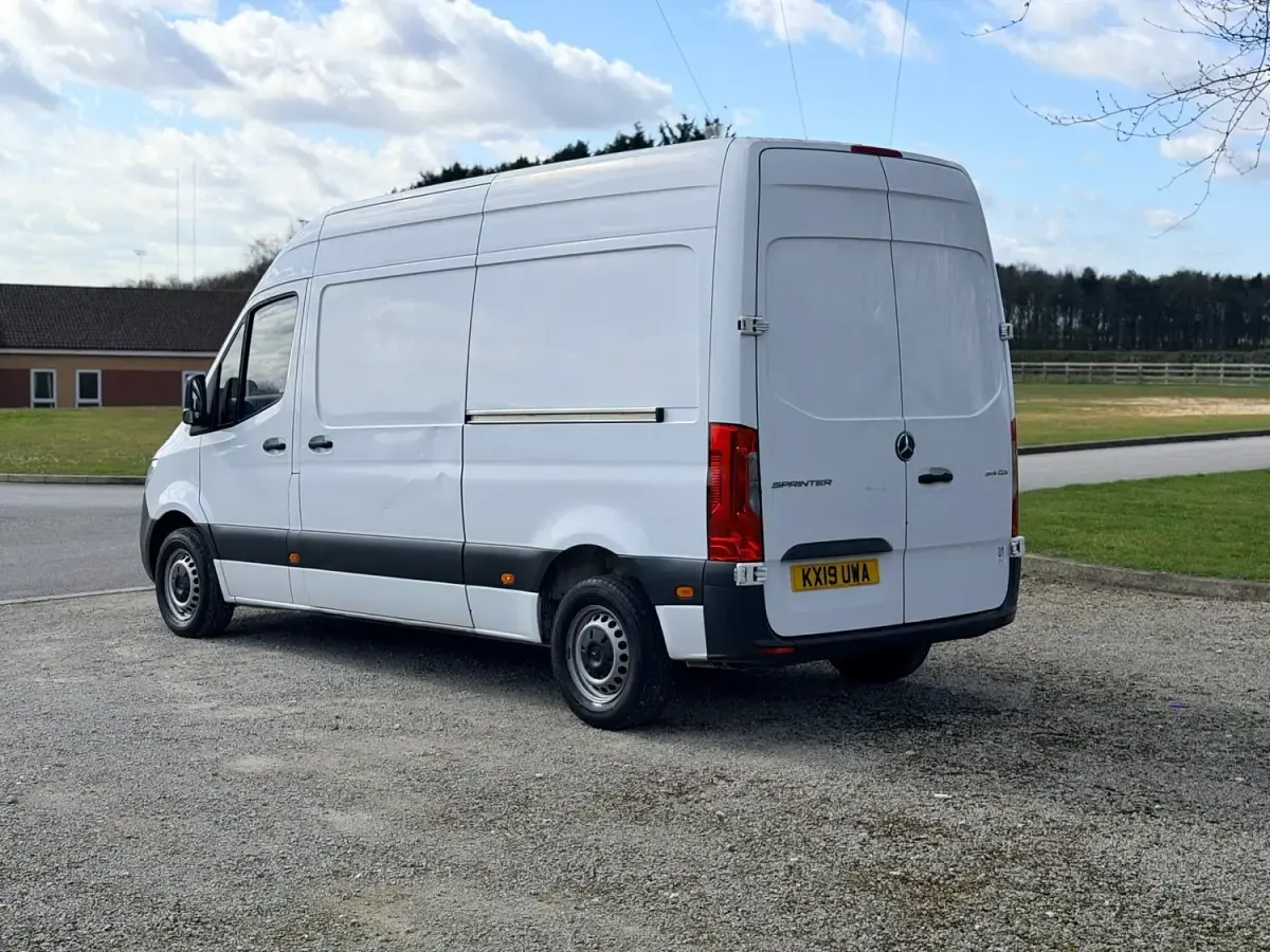 Used Mercedes Sprinter 141 HP (103 kW) 2019 White Van