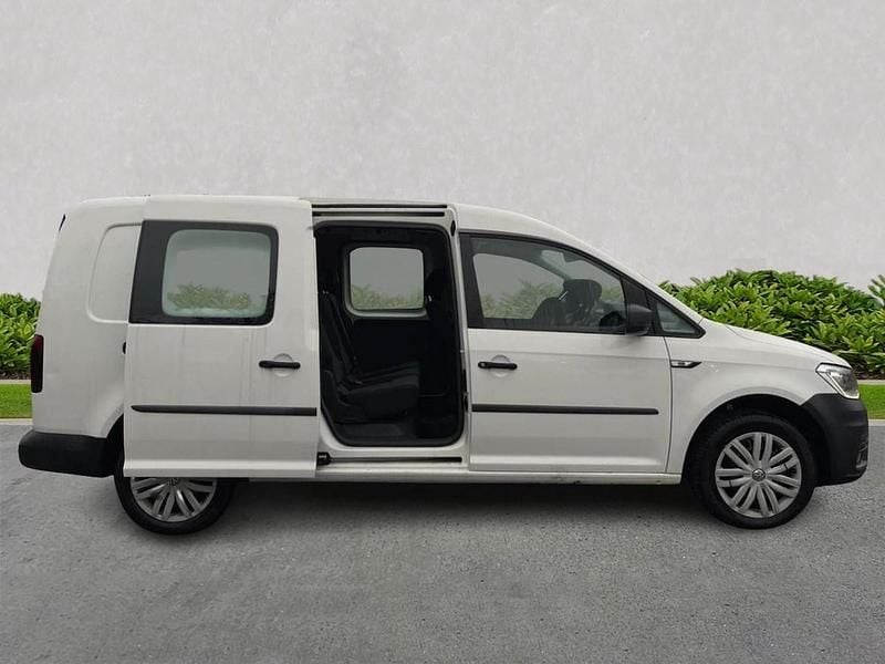Used VW Caddy Maxi 102 HP (75 kW) 2019 White MPV