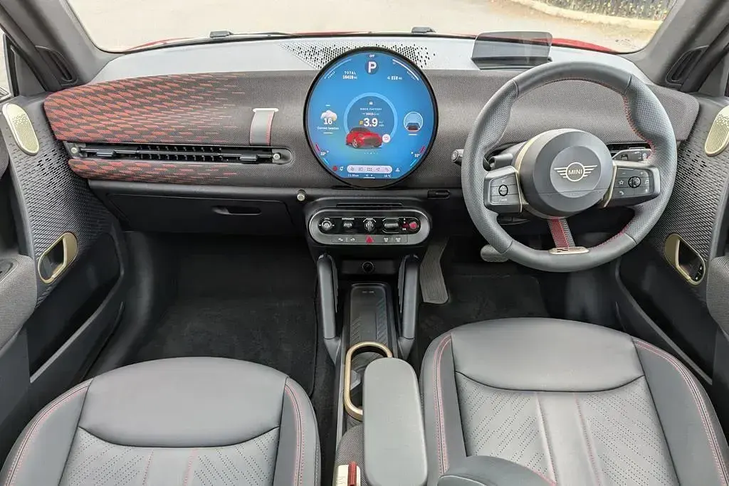Used Mini Cooper SE Hatch 158 kW (215 HP) 2024 Red Hatchback
