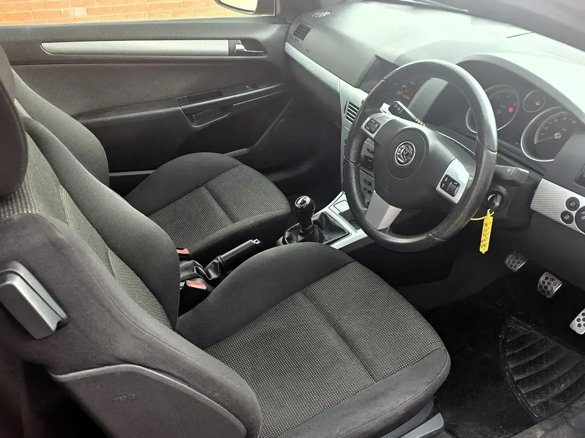Used Vauxhall Astra Sport 120 HP (88 kW) 2009 Red Hatchback