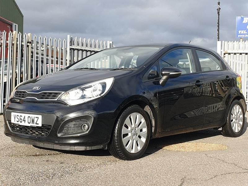 Black Used 2015 Kia Rio Hatchback | £3,495 (Good price) - Image 1/4