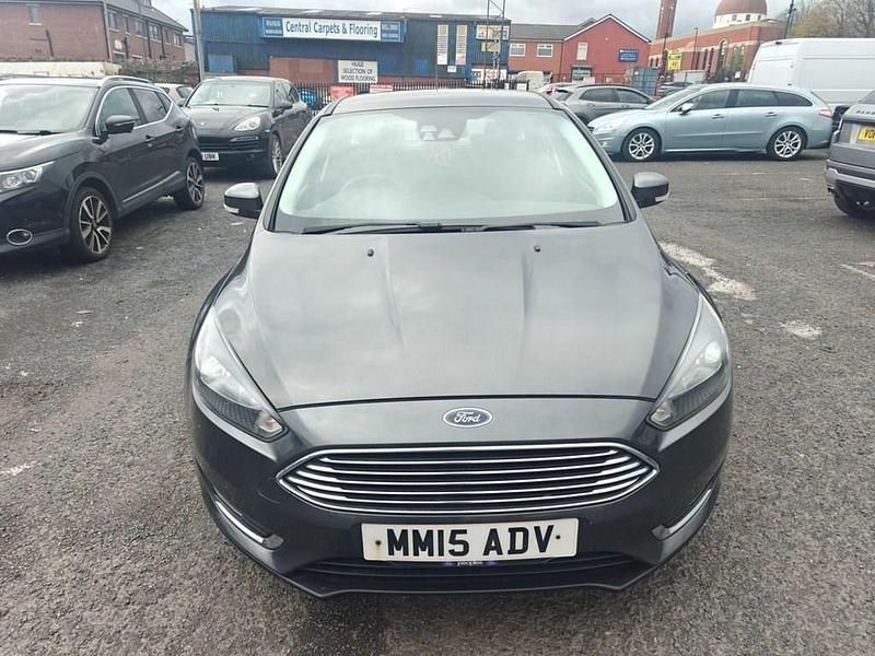 Used Ford Focus Titanium 125 HP (91 kW) 2015 Grey Hatchback
