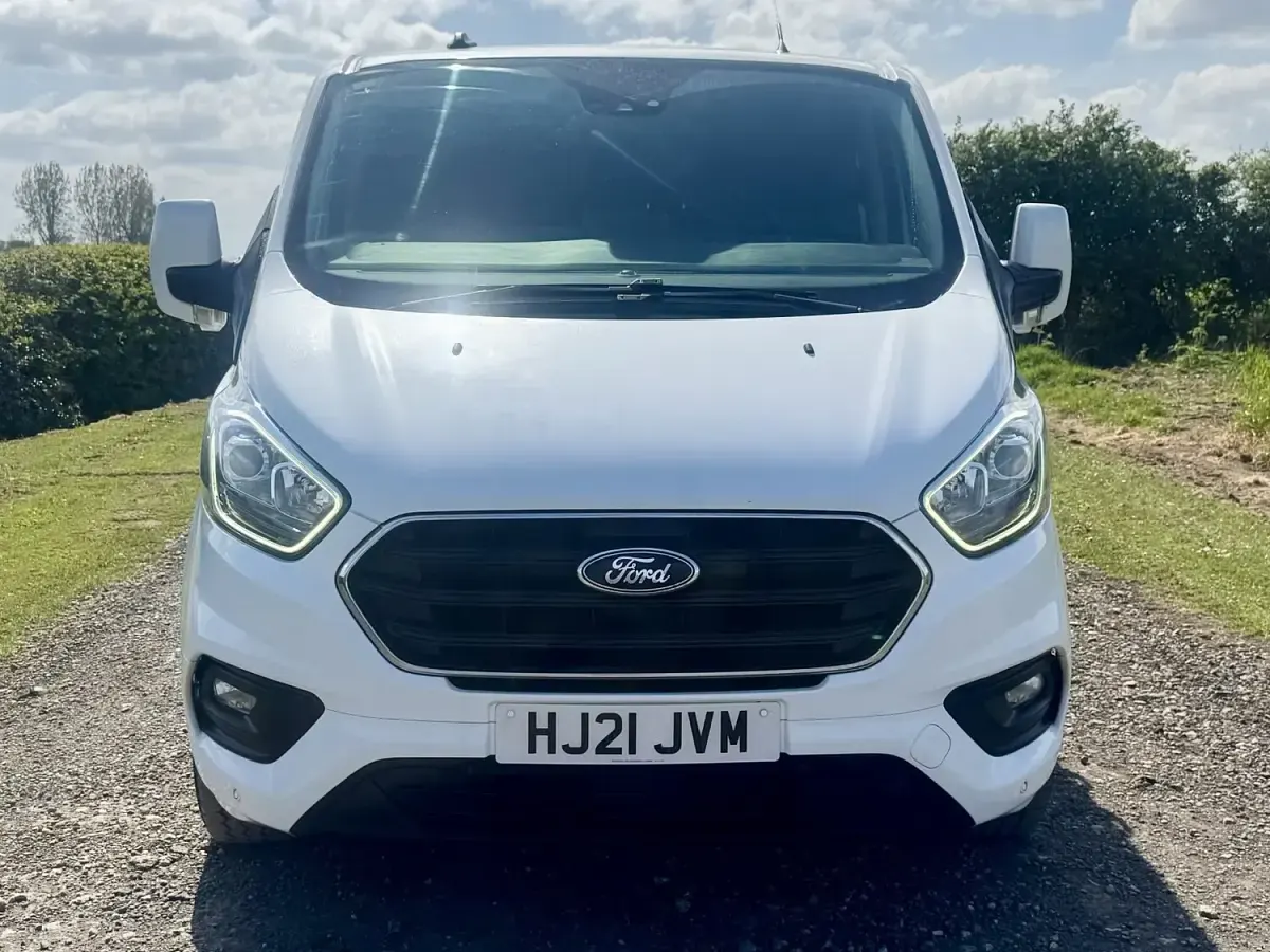Used Ford Transit Custom Limited 130 HP (95 kW) 2021 White Estate