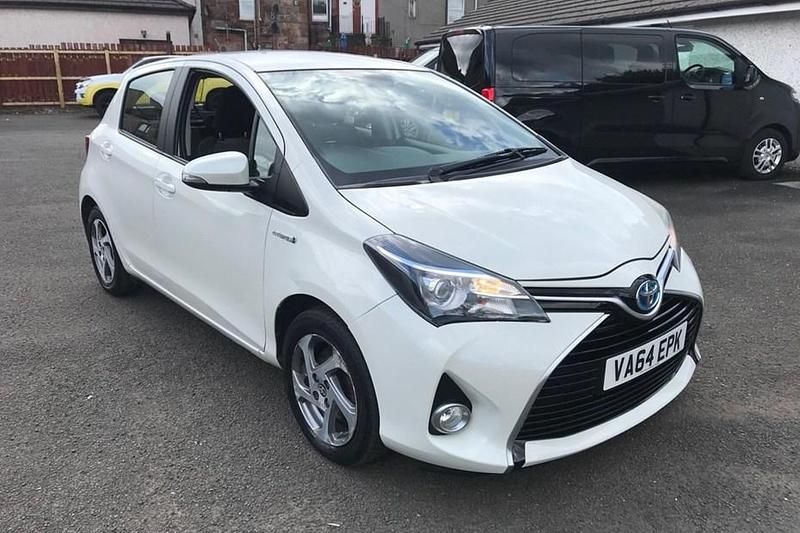 White Used 2015 Toyota Yaris Hybrid Hatchback | £6,995 (Good price) - Image 1/1