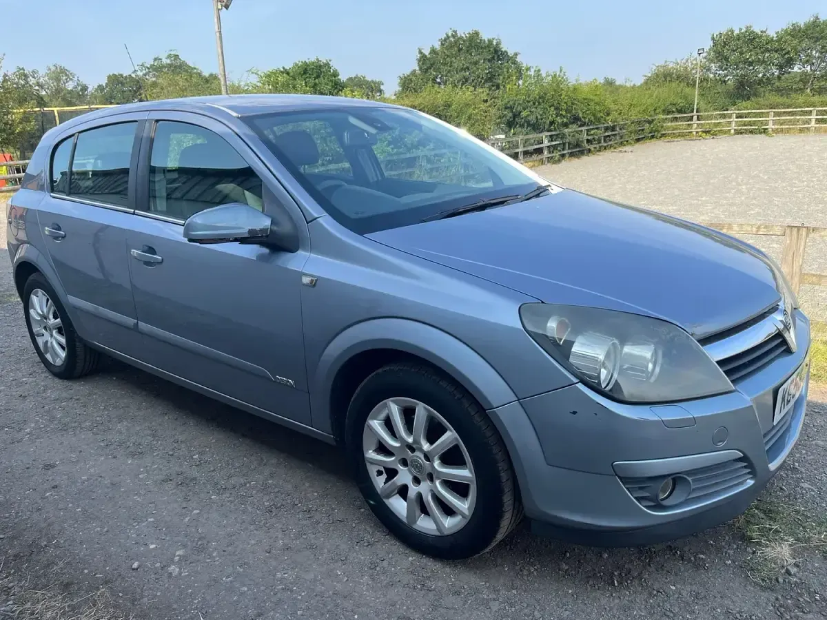 Used Vauxhall Astra Design Edition 2007 Silver Hatchback