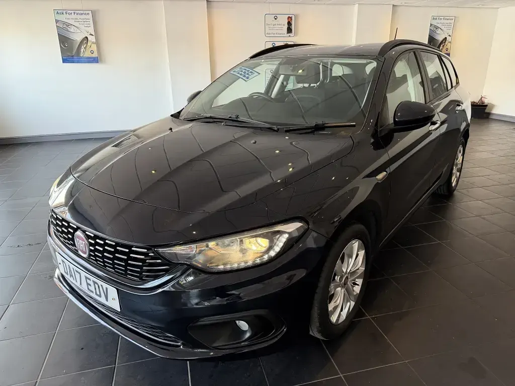 Used Fiat Tipo Easy Plus 120 HP (88 kW) 2017 Black Estate