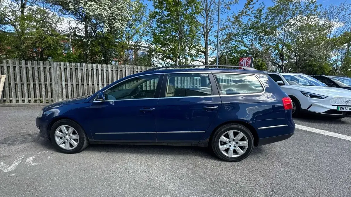 Used VW Passat SE 105 HP (77 kW) 2006 Blue Estate