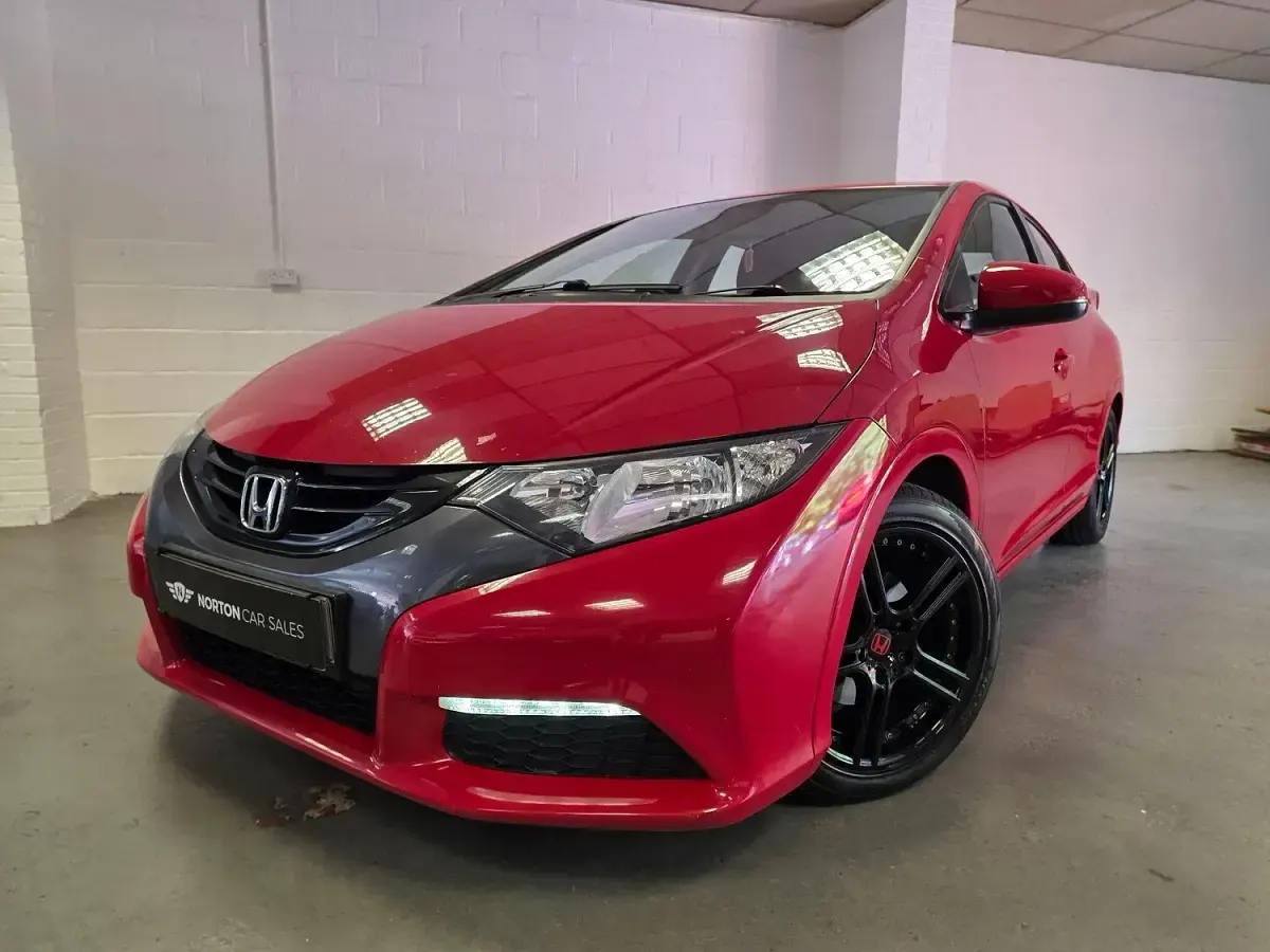 Used Honda Civic 142 HP (104 kW) 2013 Red Hatchback