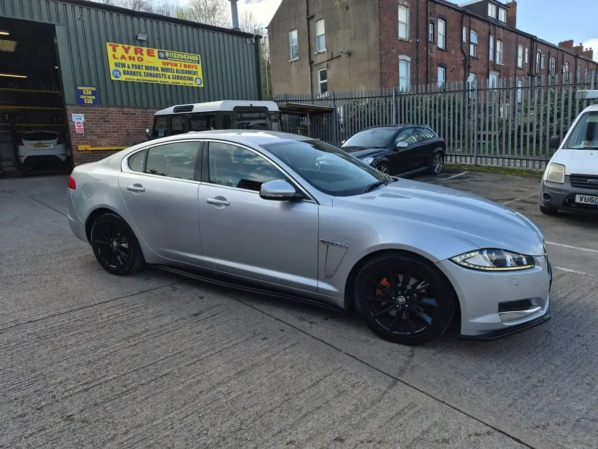 Second-hand Jaguar XF Luxury 2012 Argintiu Berlinǎ