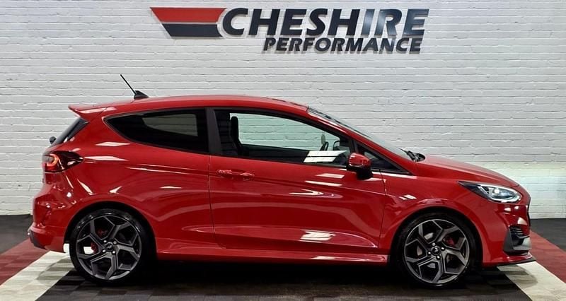 Used Ford Fiesta Performance Edition 200 HP (147 kW) 2022 Red Hatchback