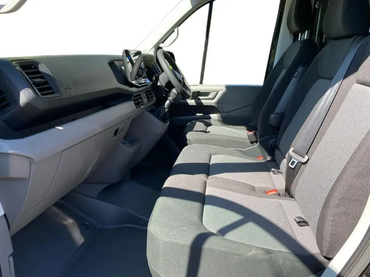 Usado VW Crafter 140 HP (102 kW) 2025 Preto Van