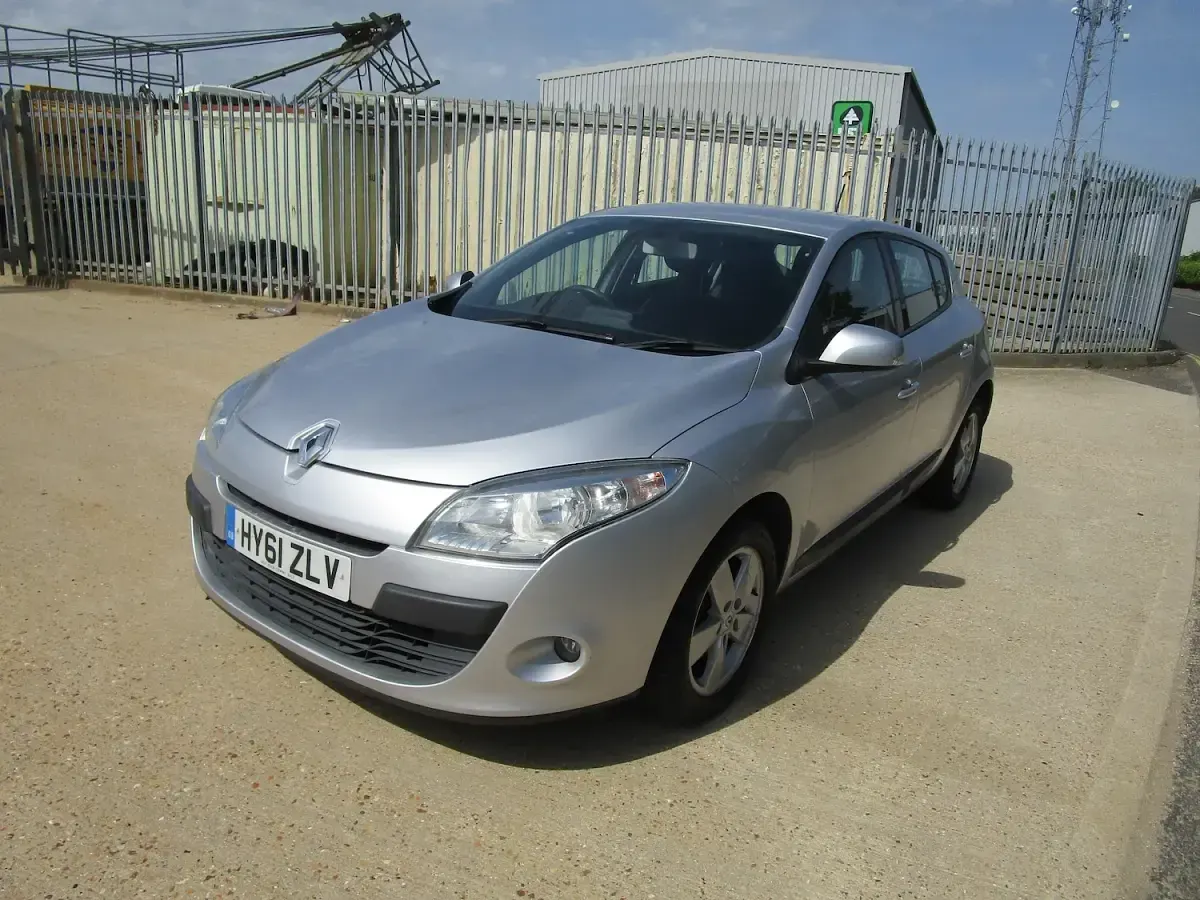 Used Renault Mégane III Dynamique 110 HP (80 kW) 2011 Silver Hatchback