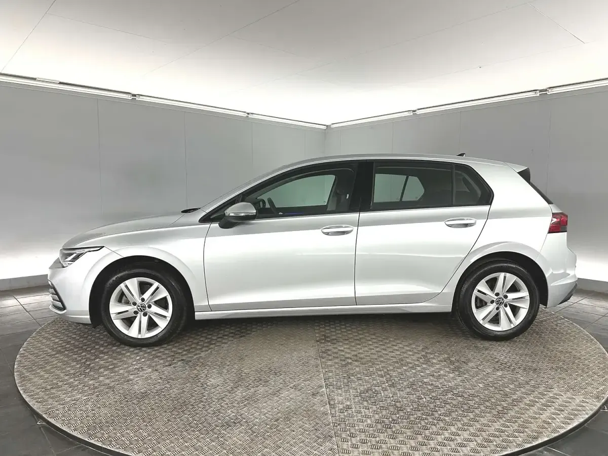 Used VW Golf VIII Life 150 HP (110 kW) 2023 Silver Hatchback