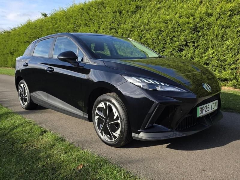 Black New 2025 MG MG4 EV SE Hatchback | £20,995 - Image 1/3