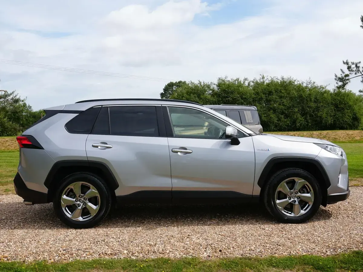 Used Toyota RAV4 Hybrid 222 HP (163 kW) 2020 Silver SUV