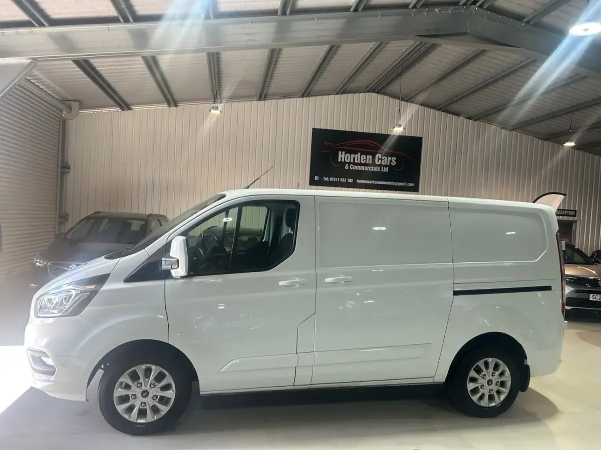 Used Ford Transit Custom Limited 130 HP (95 kW) 2019 White Van