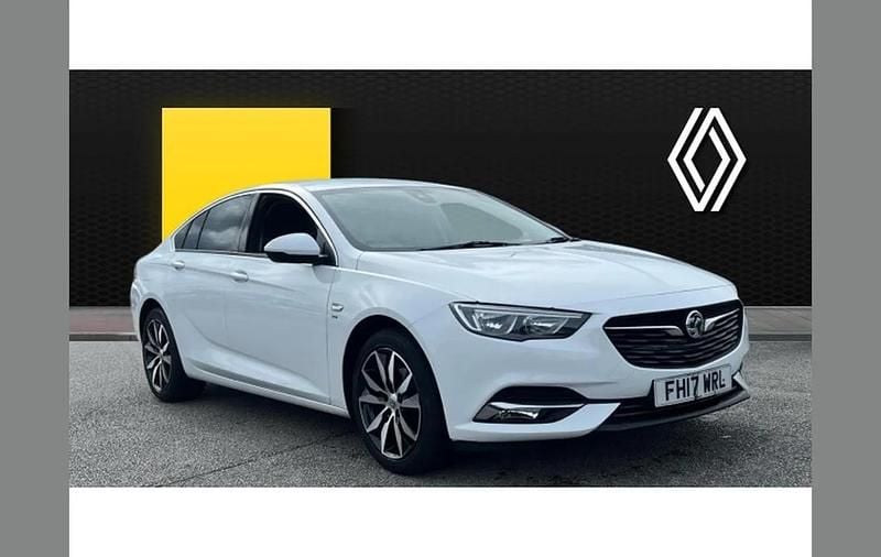Used Vauxhall Insignia SRi 165 HP (121 kW) 2017 White Hatchback