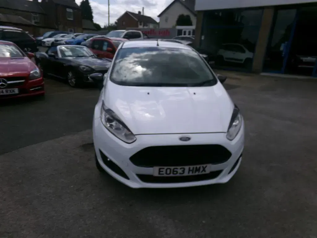 Used Ford Fiesta Zetec 82 HP (60 kW) 2013 White Hatchback