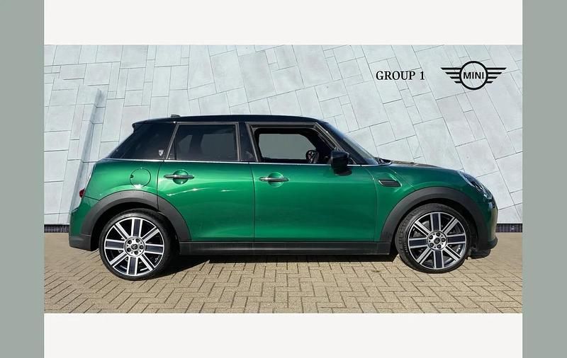 Begagnad Mini Cooper Exclusive 136 HK (100 kW) 2024 Grön Halvkombi