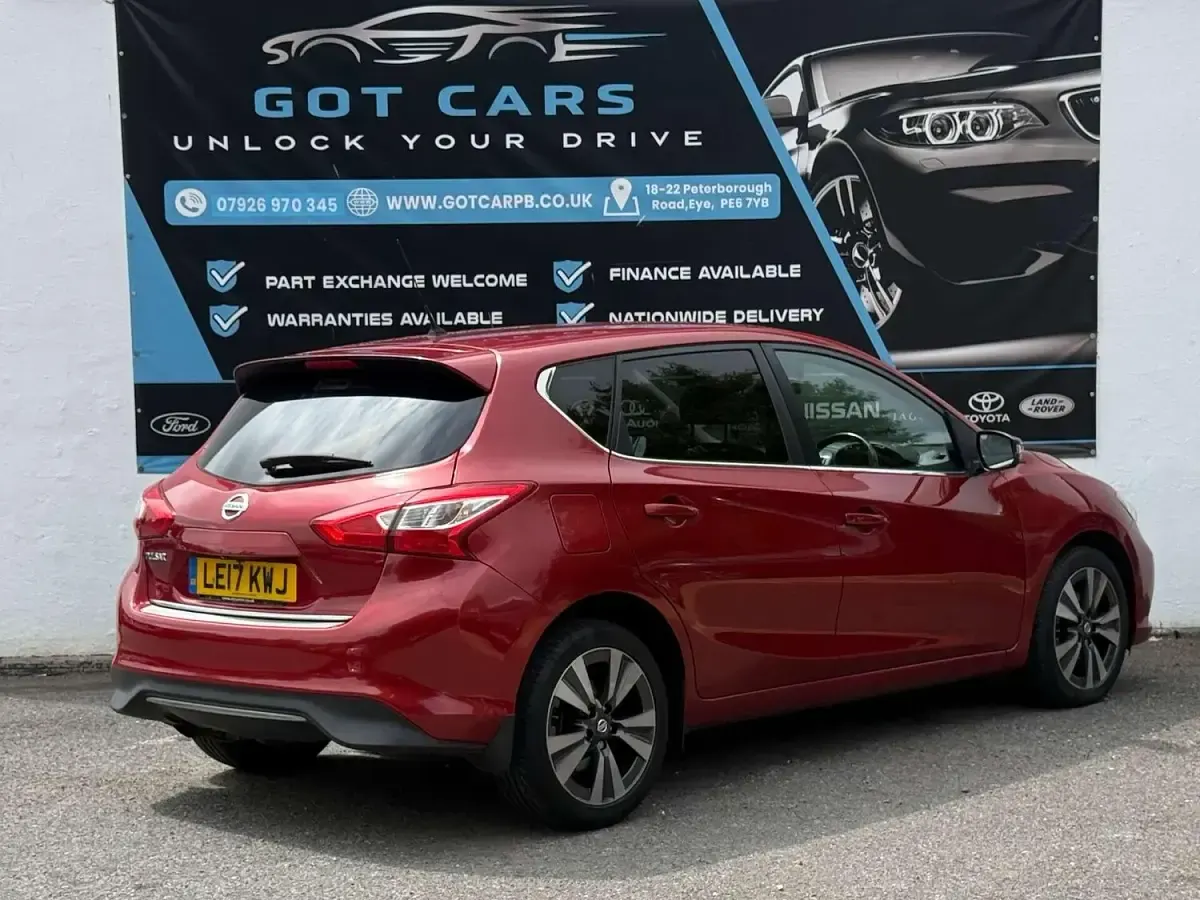 Used Nissan Pulsar N-Connecta 115 HP (84 kW) 2017 Red Hatchback