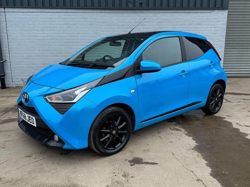 Used Toyota Aygo x-press 2018 Blue Hatchback