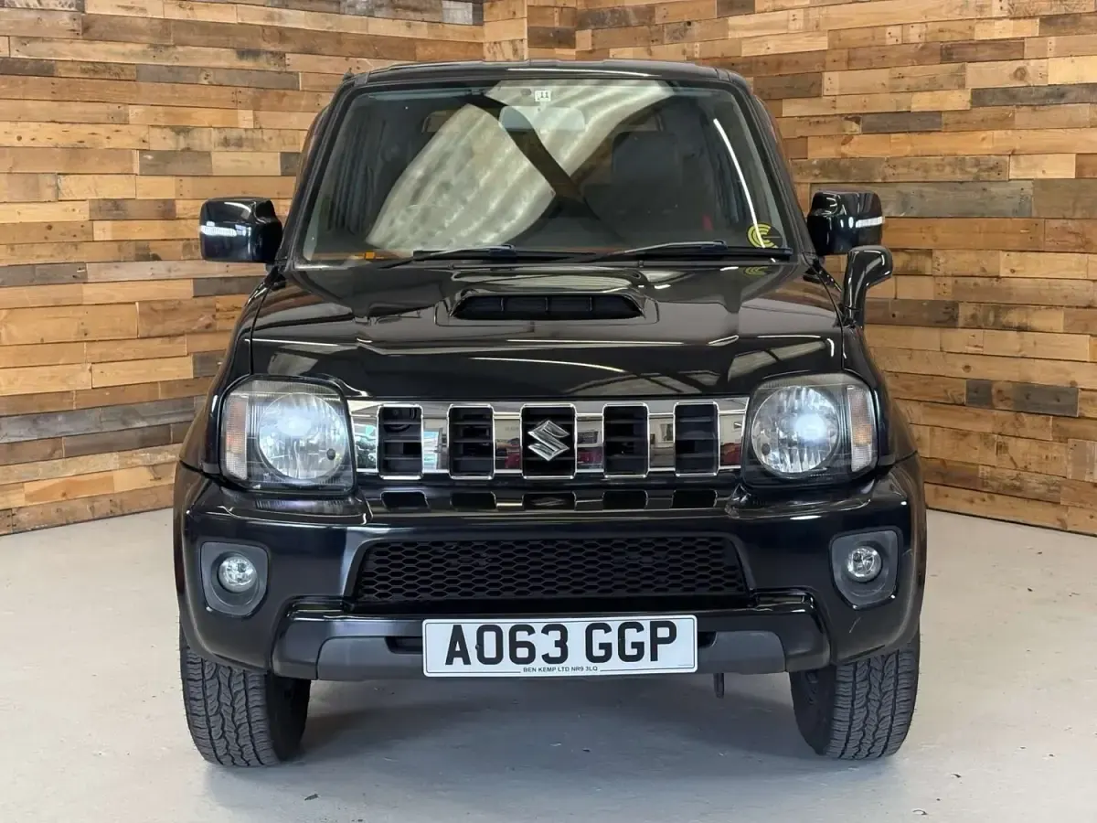 Używany Suzuki Jimny SZ4 85 KM (62 kW) 2013 Czarny SUV