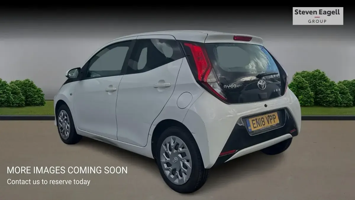 Used Toyota Aygo X-play 71 HP (52 kW) 2018 White Hatchback