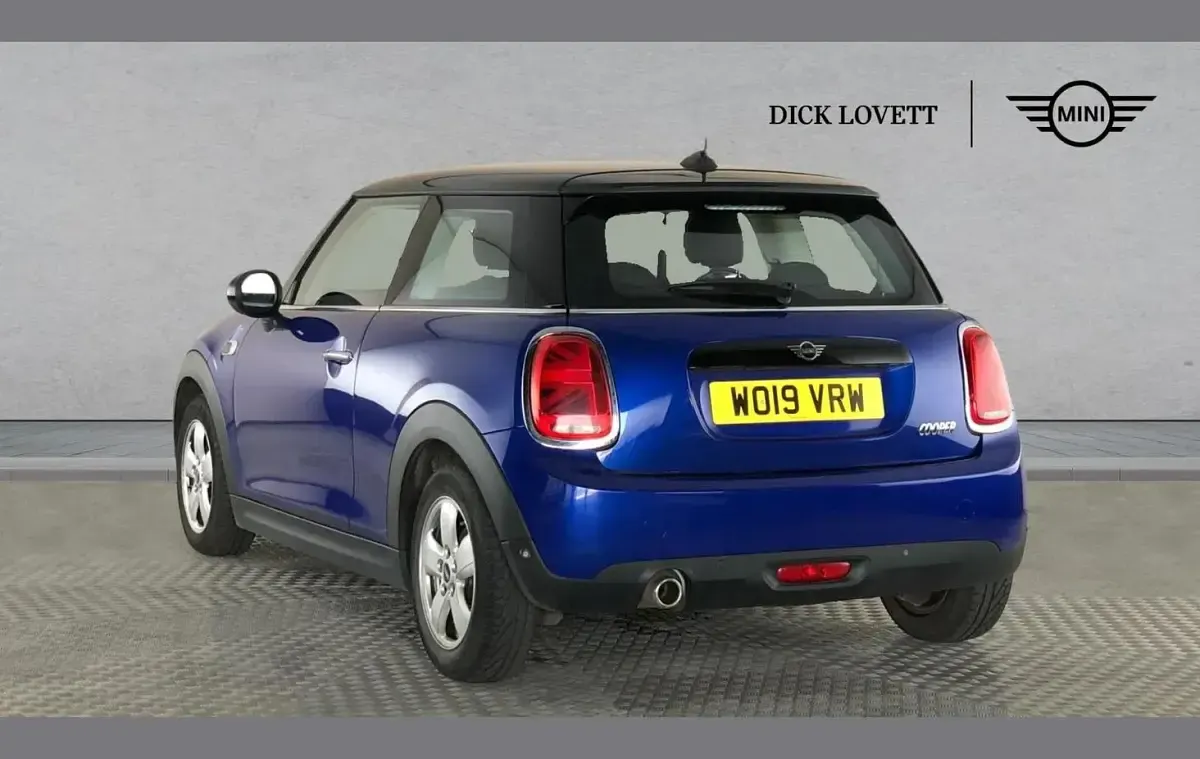 Used Mini Cooper Classic 134 HP (98 kW) 2019 Blue Hatchback