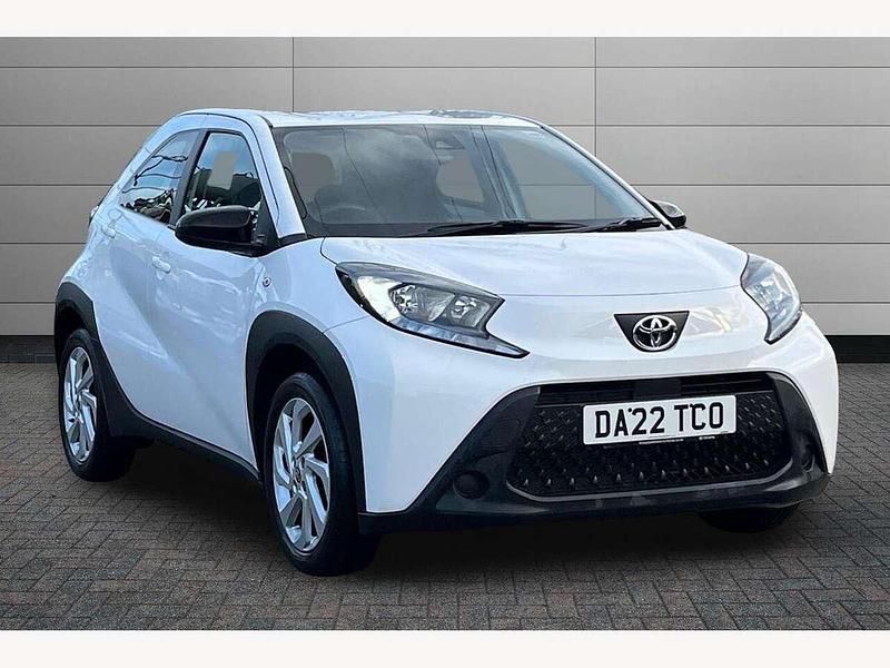 White Used 2022 Toyota Aygo X PURE SUV | £11,750 - Image 1/2