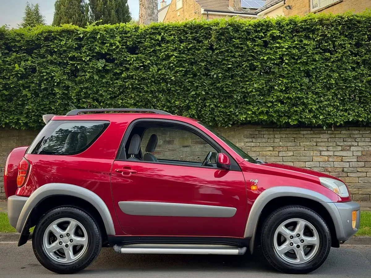 Used Toyota RAV4 147 HP (108 kW) 2001 Red SUV