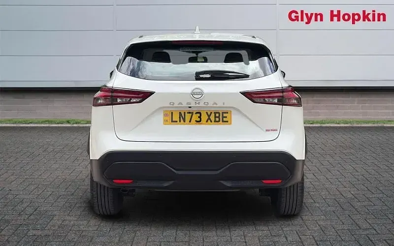 Used Nissan Qashqai Acenta Premium 158 HP (116 kW) 2023 White SUV