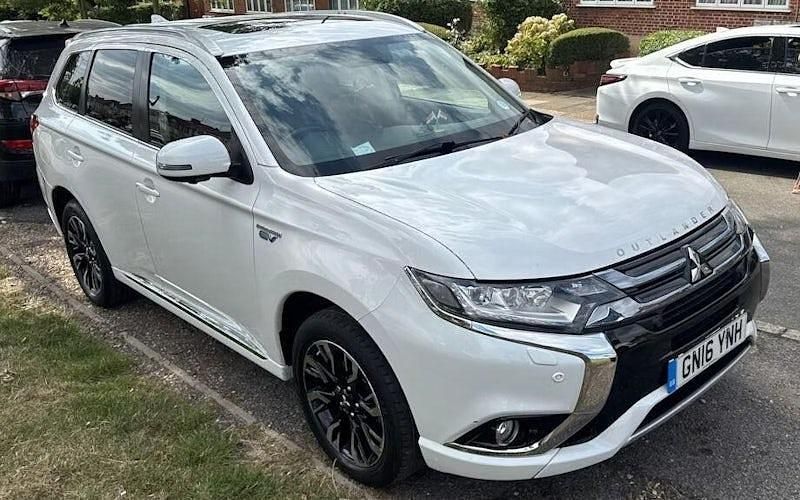 Used 2016 Mitsubishi Outlander P-HEV Estate | £10,988 (A bit pricey) - Image 1/4