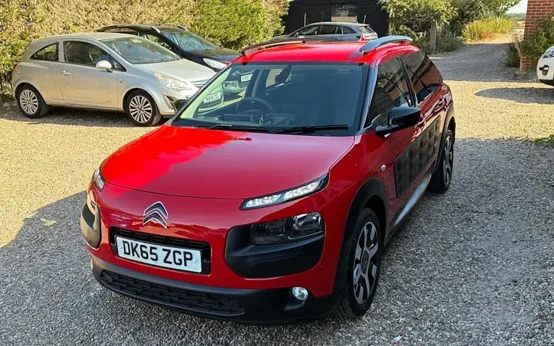 Used Citroën C4 Cactus Flair 99 HP (72 kW) 2015 Red Hatchback