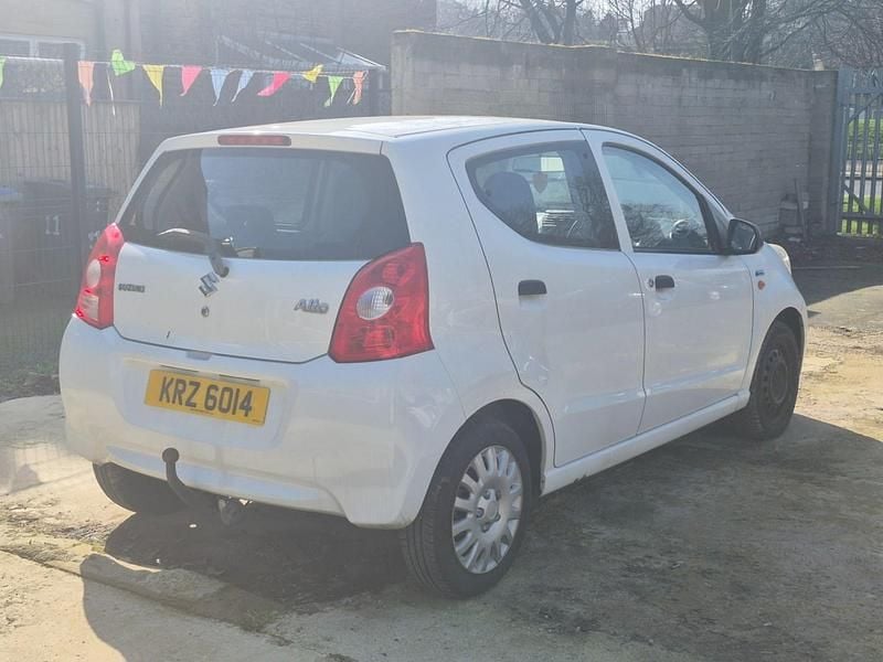 Used Suzuki Alto 68 HP (50 kW) 2013 White Hatchback