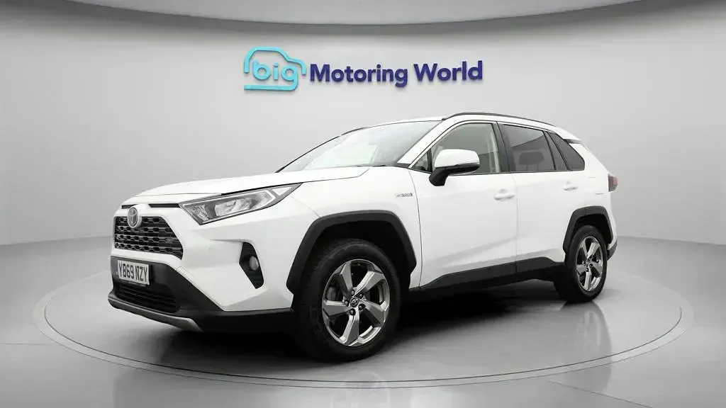Used Toyota RAV4 Hybrid Design 218 HP (160 kW) 2019 White SUV