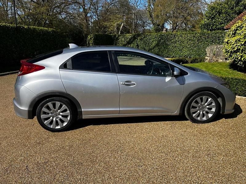 Begagnad Honda Civic EX 142 HK (104 kW) 2014 Silver Halvkombi
