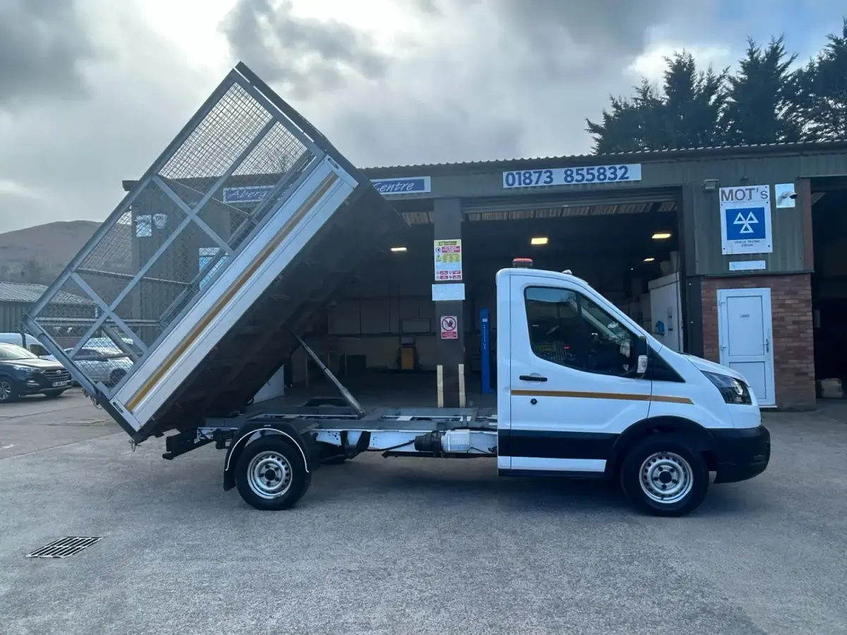 Usado Ford Transit 130 HP (95 kW) 2022 Branco Cabrios