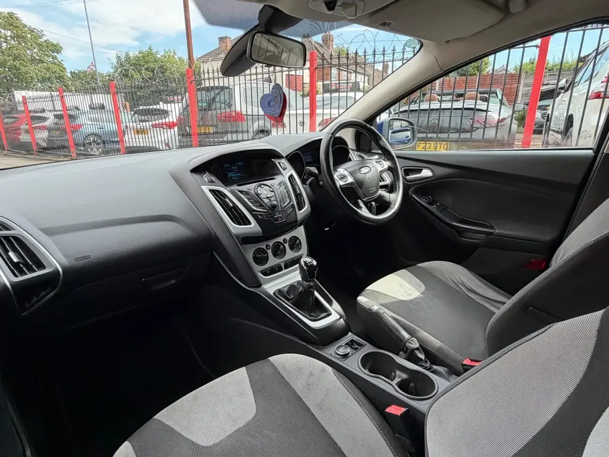 Used Ford Focus Zetec 2014 Blue Hatchback