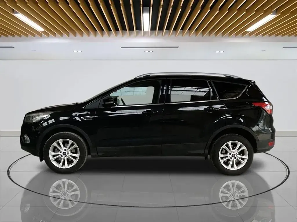 Begagnad Ford Kuga Titanium 150 HK (110 kW) 2018 Svart SUV