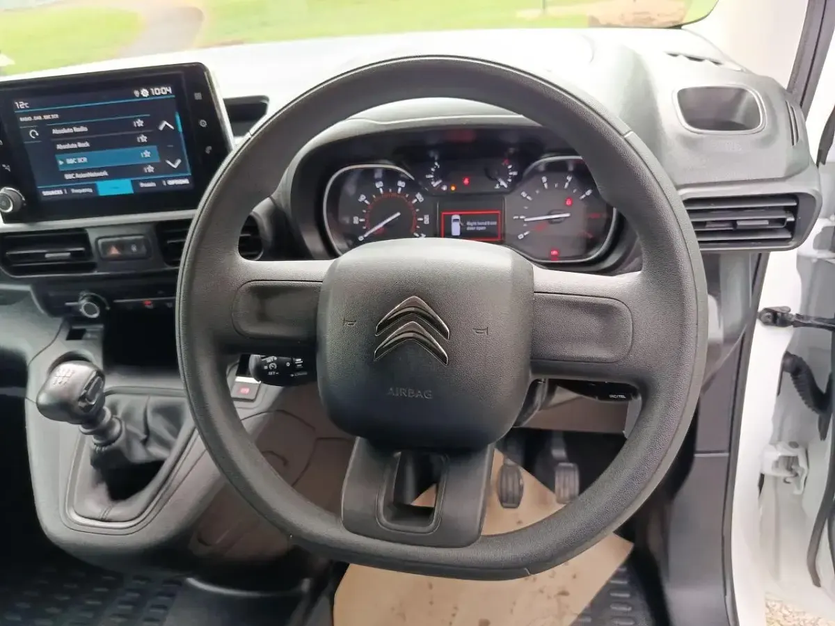 Used Citroën Berlingo 99 HP (72 kW) 2022 White MPV