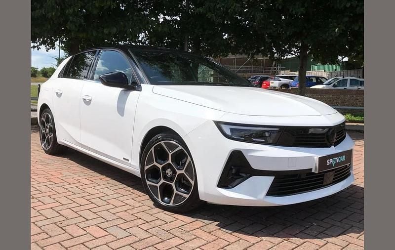 White Used 2022 Vauxhall Astra Ultimate Hatchback | £15,551 (Good price) - Image 1/4