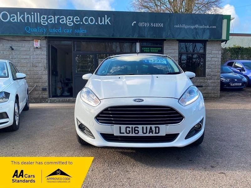 Used Ford Fiesta Zetec 75 HP (55 kW) 2016 White