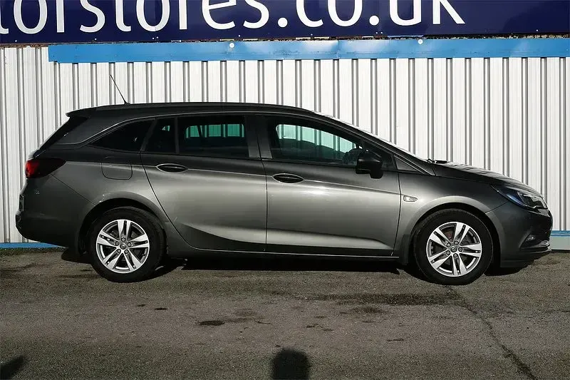 Used Vauxhall Astra Design Edition 108 HP (79 kW) 2026 Grey Estate