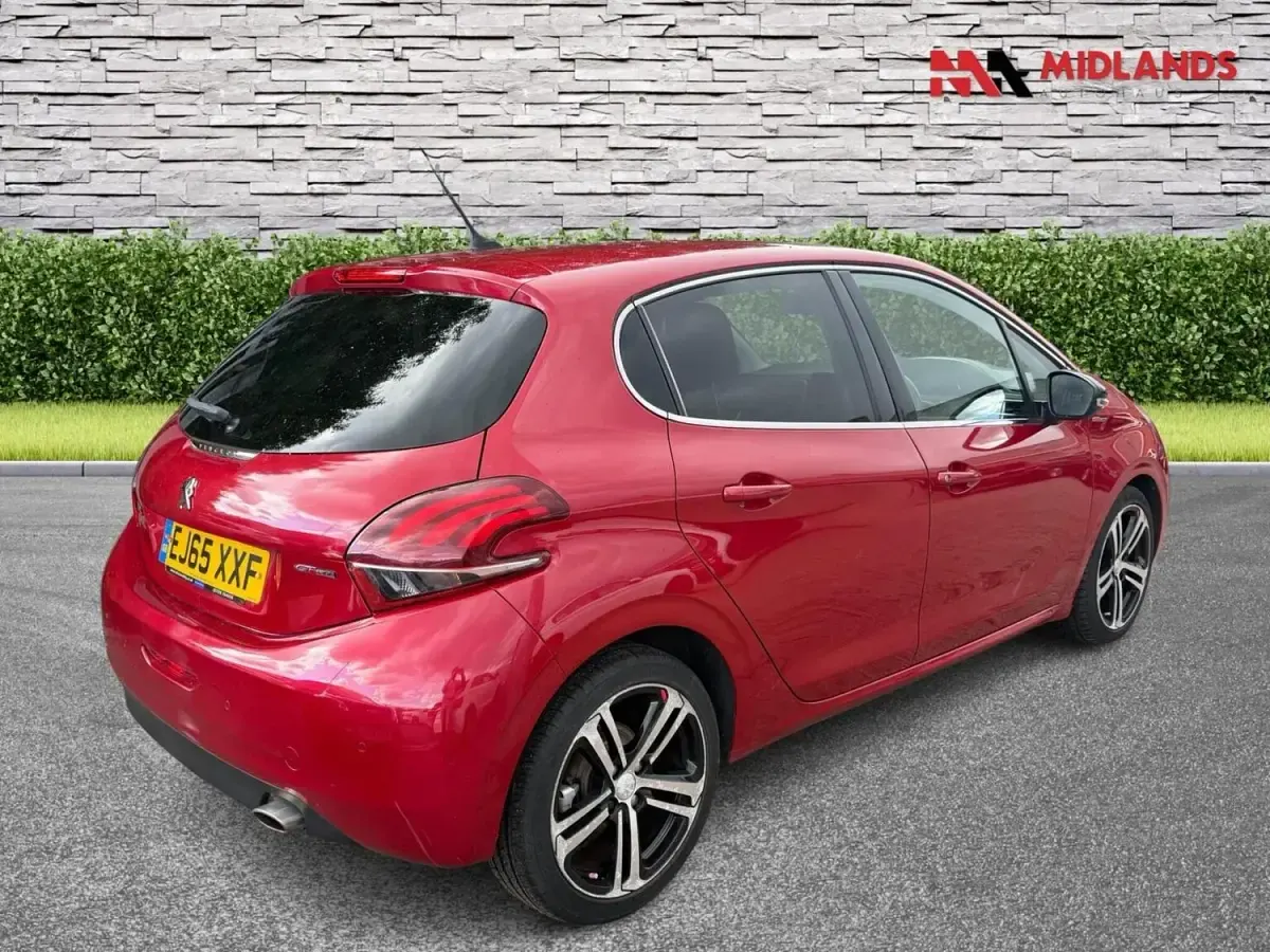 Second-hand Peugeot 208 GT-line 110 CP (80 kW) 2016 Roșu Hatchback