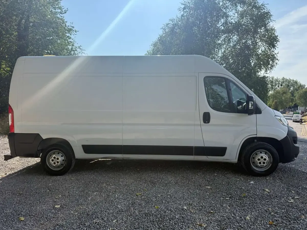 Used Citroën Relay 140 HP (102 kW) 2023 White Van