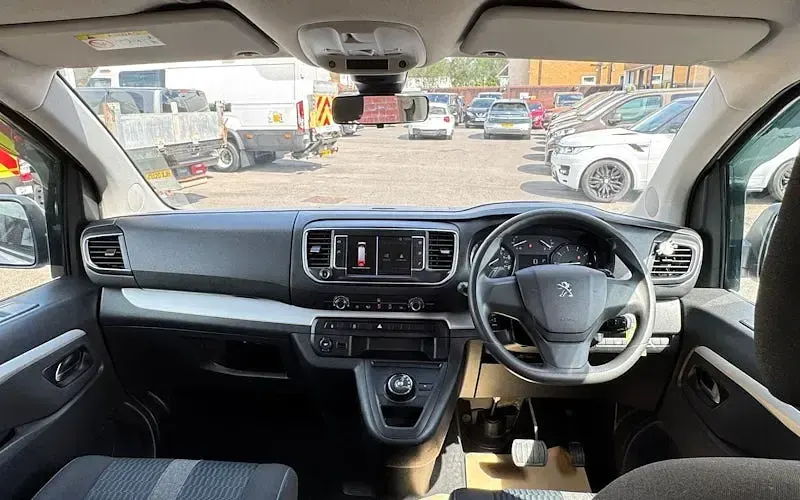Używany Peugeot Traveller Active 144 KM (105 kW) 2022 Biały Minivan