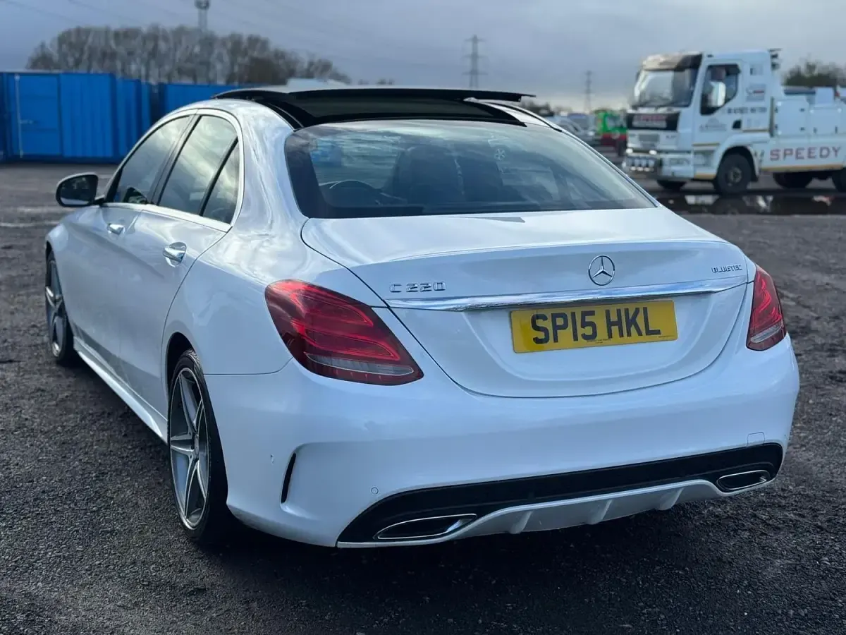 Used Mercedes C220 AMG Line Premium Plus 170 HP (125 kW) 2015 White Sedan