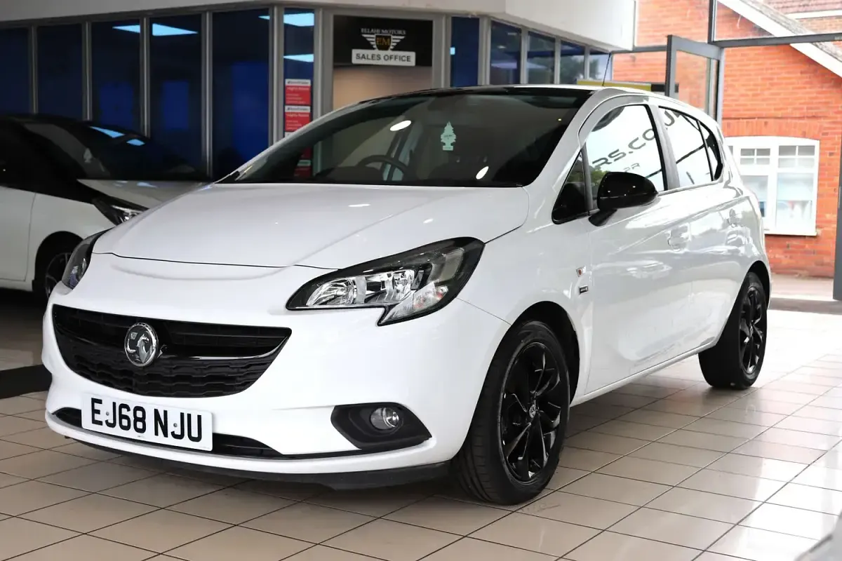 Used Vauxhall Corsa 75 HP (55 kW) 2019 White Hatchback