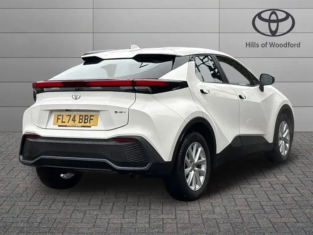 Second-hand Toyota C-HR 140 CP (102 kW) 2024 Alb SUV
