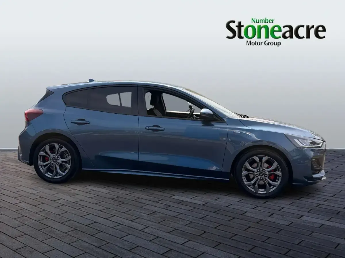 Used Ford Focus ST-Line 125 HP (91 kW) 2024 Blue Hatchback